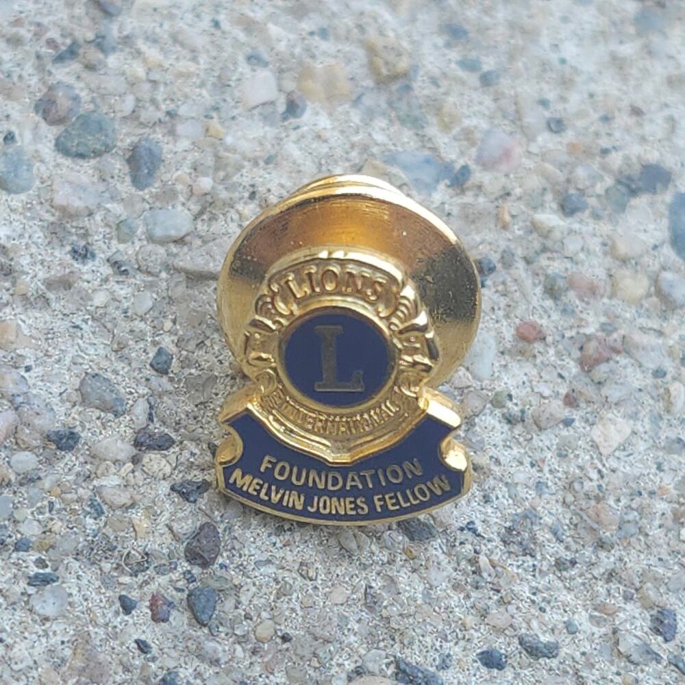Lions Club LCIF Foundation Melvin Jones Fellow Blue Enamel Lapel Hat Pin Badge
